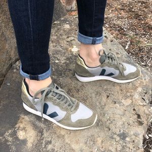 Veja Holiday Sneaker in Taupe/Blue/Gold